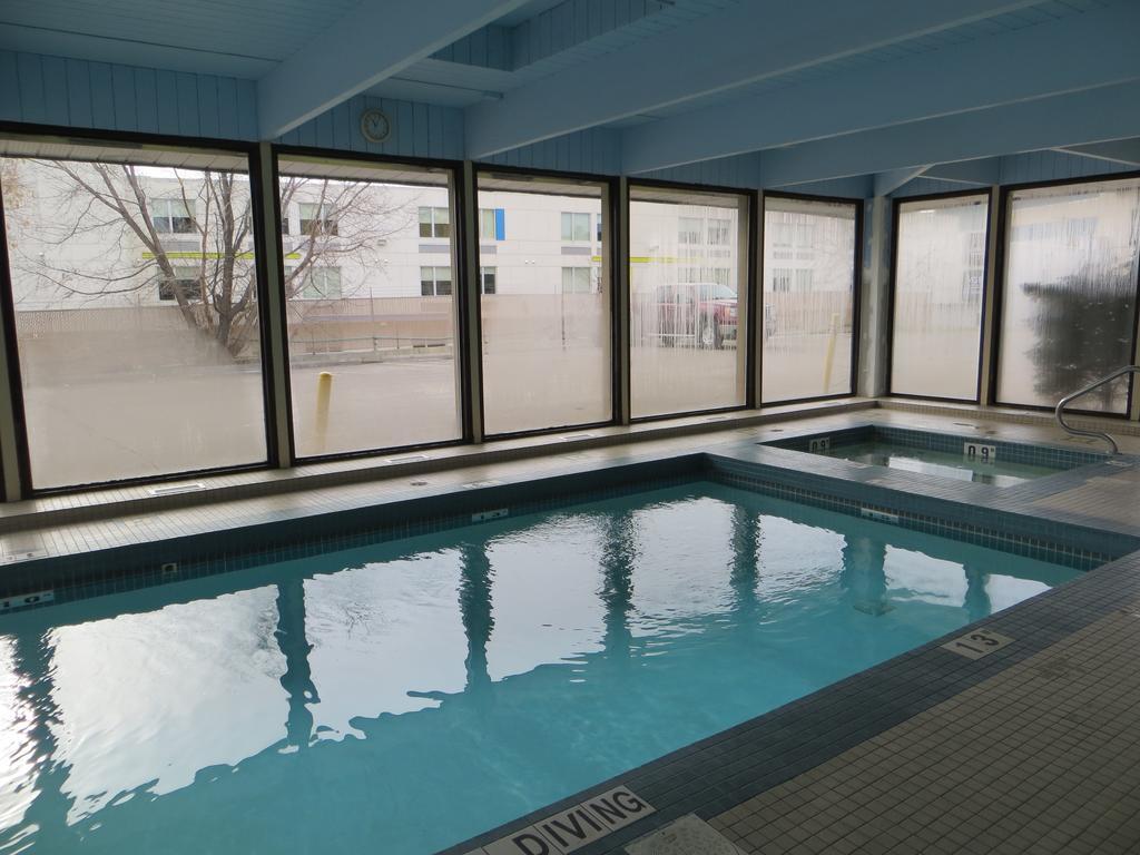 Hotel Ramada Limited YYC Exteriér fotografie