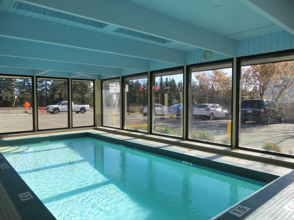 Hotel Ramada Limited YYC Exteriér fotografie