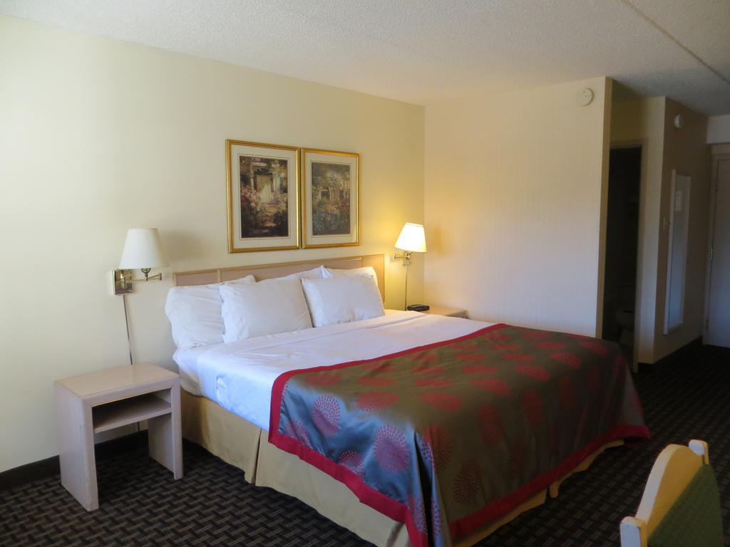 Hotel Ramada Limited YYC Exteriér fotografie