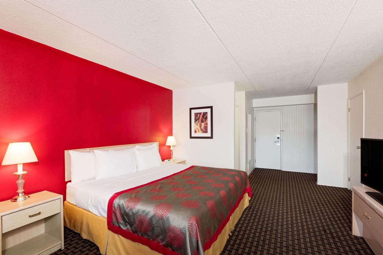 Hotel Ramada Limited YYC Exteriér fotografie