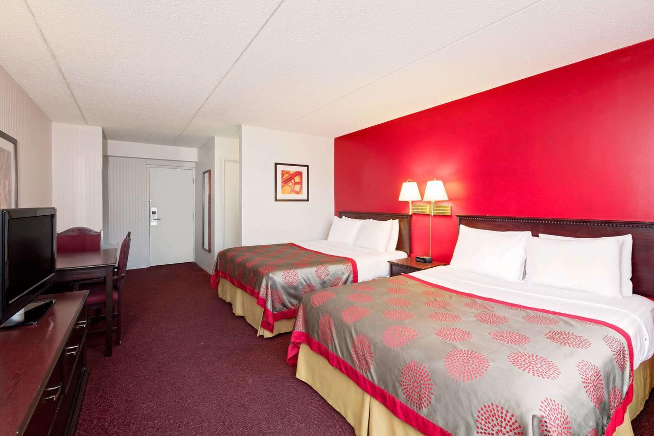 Hotel Ramada Limited YYC Exteriér fotografie